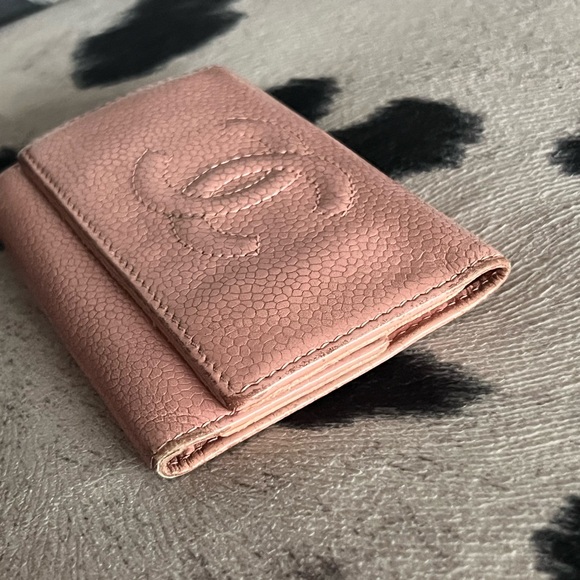#113 Chanel Pink Pebbled Leather Signature Keyholder Mini Wallet - Picture 4 of 16